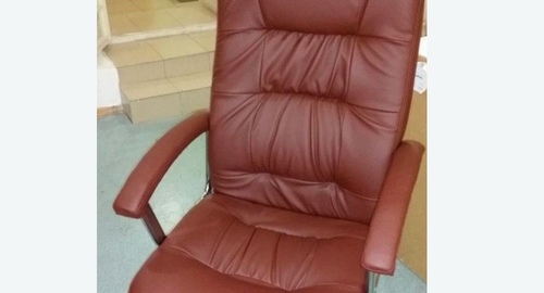 Обтяжка офисного кресла. Болотное
